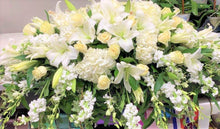 Cargar imagen en el visor de la galería, Rest Peacefully Package - PR Floral Marketing