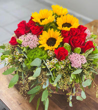 Load image into Gallery viewer, Joyful Ligths - PR Floral Marketing